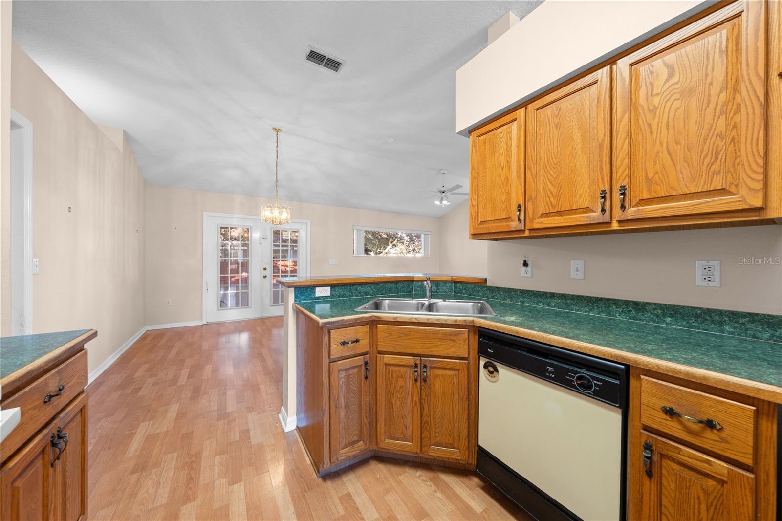 Image 20 of 54 For 1902 Ashley Oaks Court