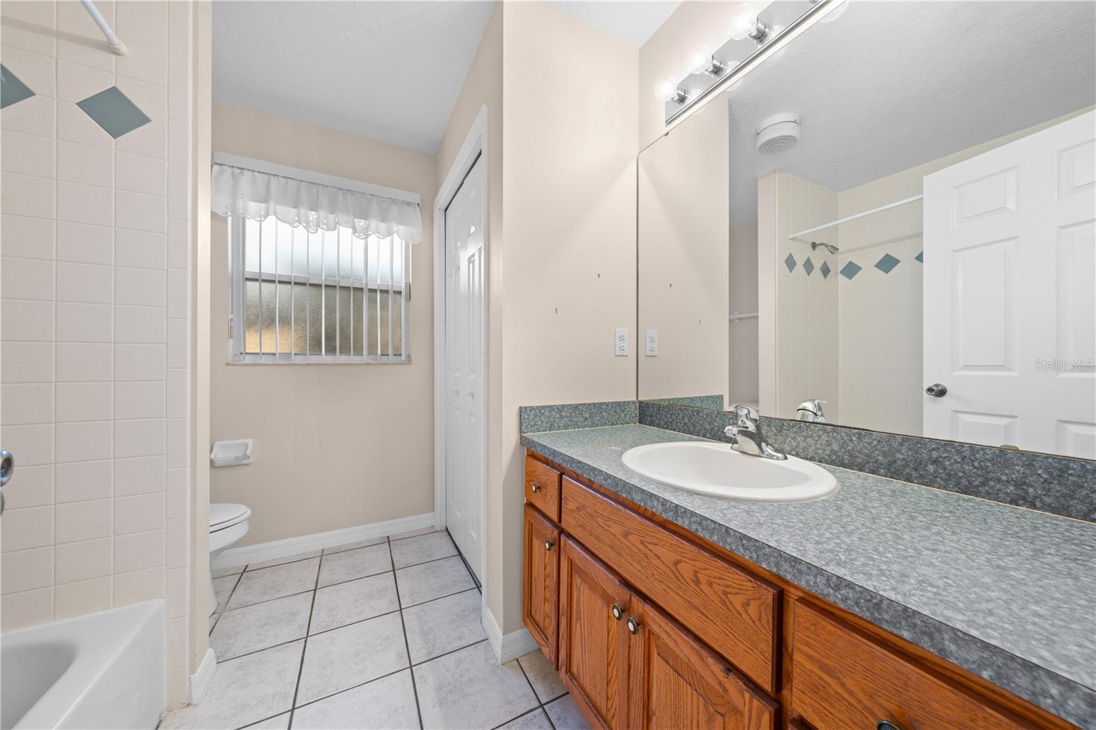 Image 35 of 54 For 1902 Ashley Oaks Court