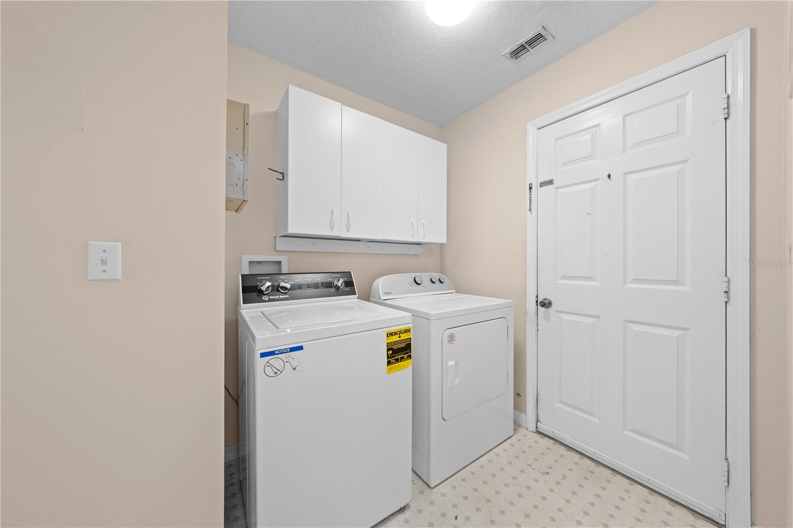 Image 38 of 54 For 1902 Ashley Oaks Court