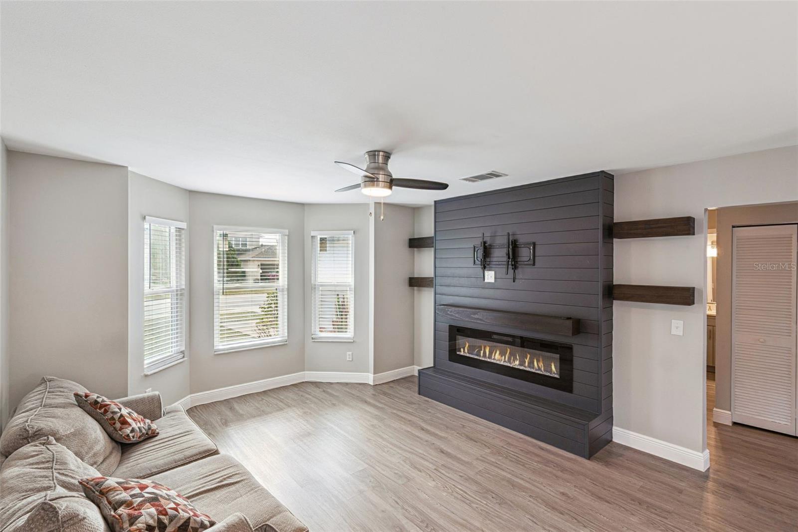 Image 11 of 55 For 154 Chicago Woods Circle