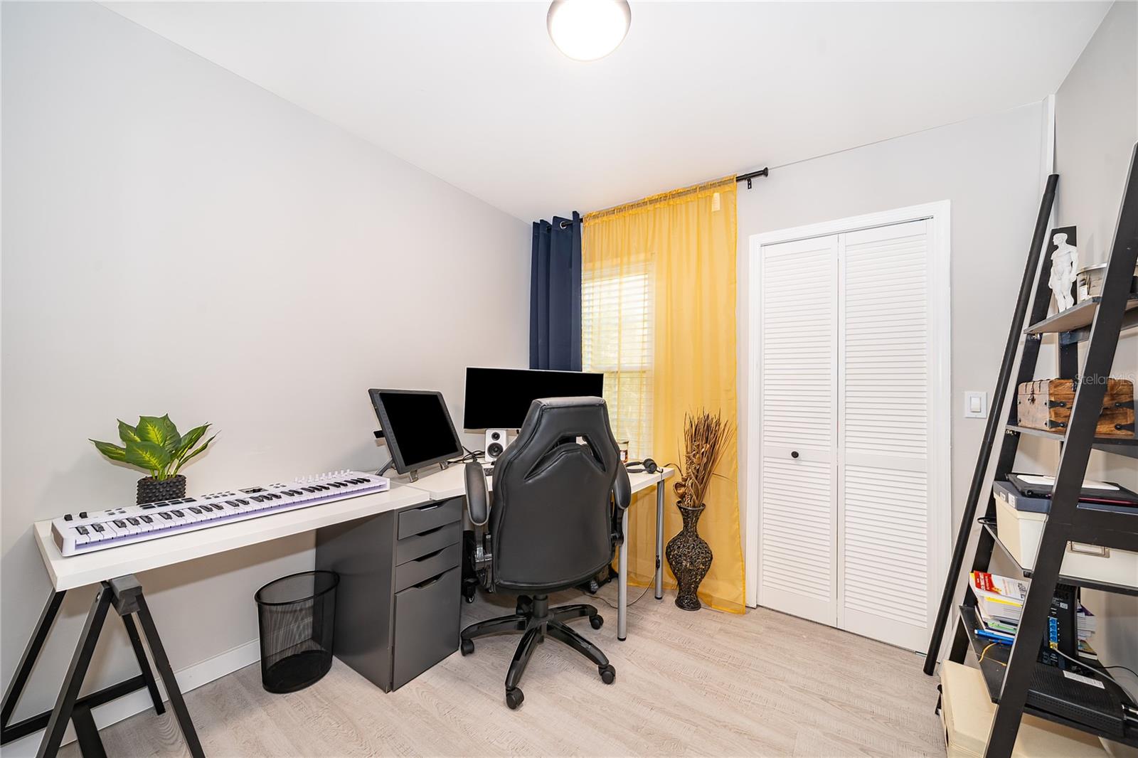 Image 13 of 33 For 2550 Alafaya Trail 10211