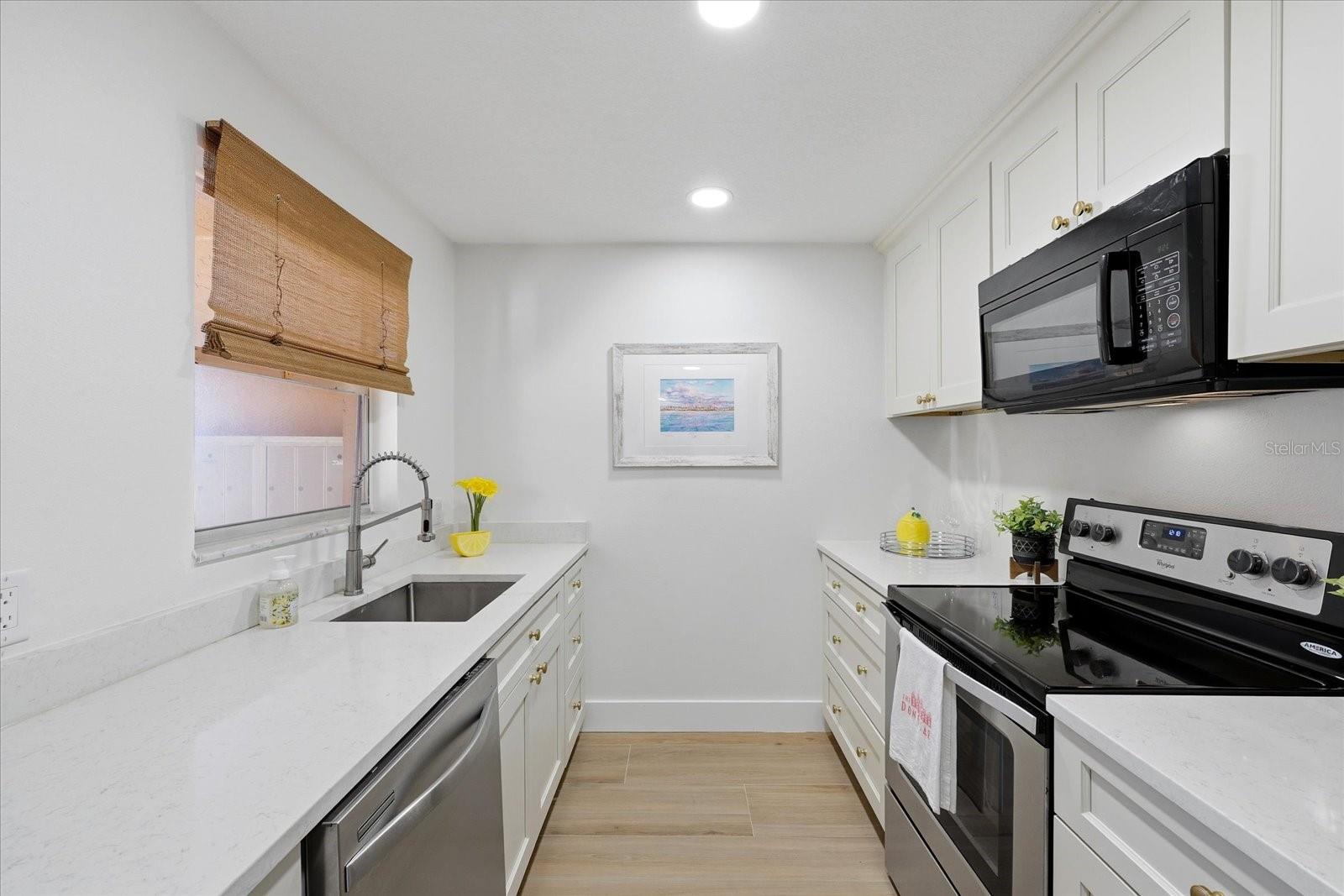 Image 16 of 42 For 3575 Gulf Boulevard 105