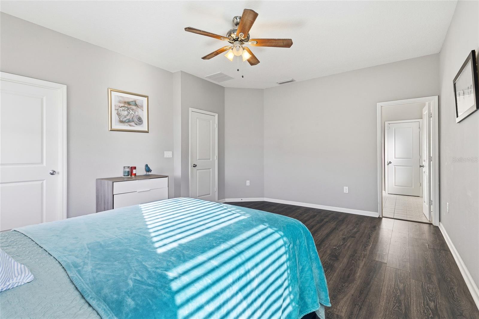 Image 24 of 42 For 453 Tuscany Chase Drive