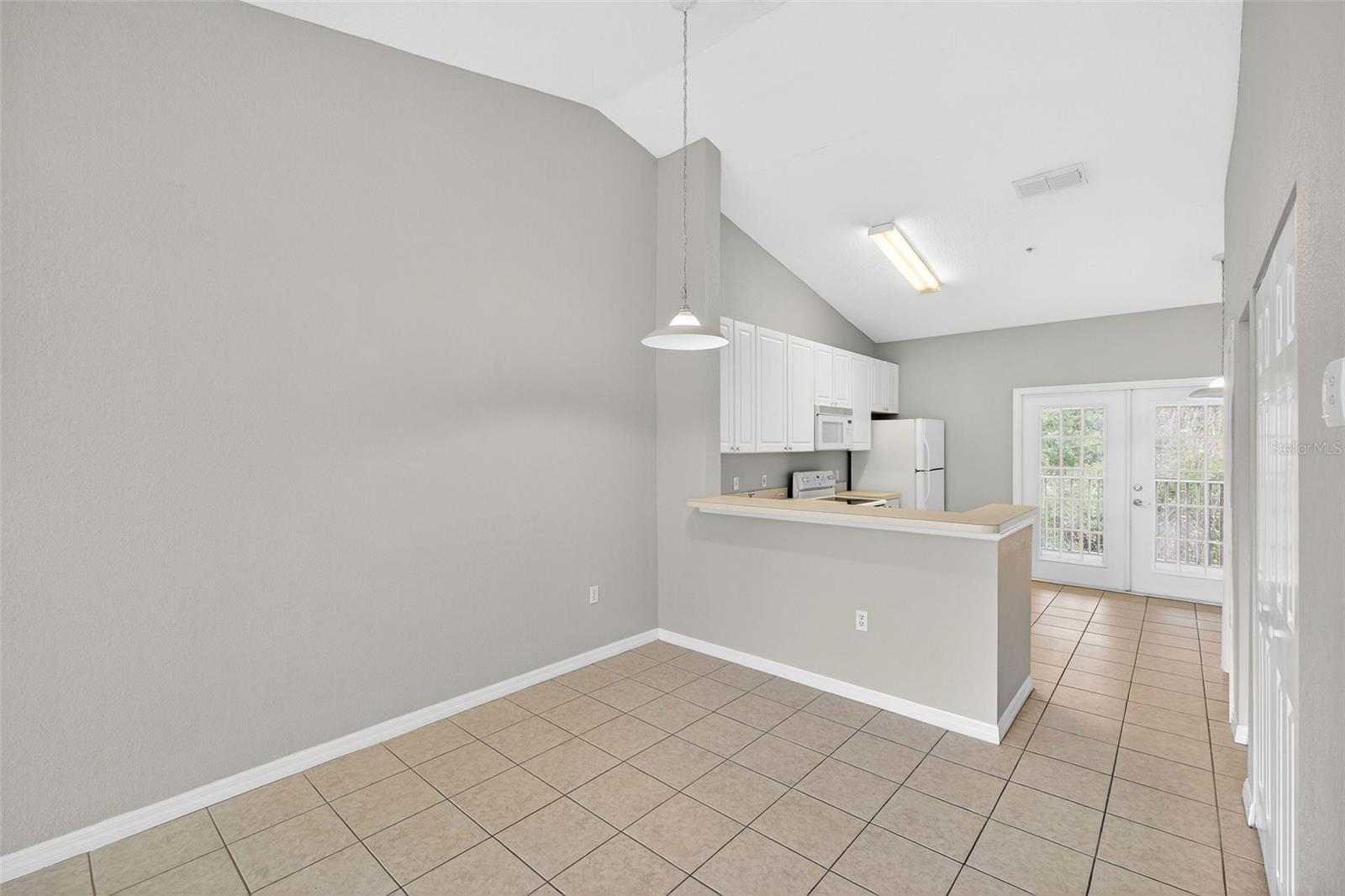 Image 7 of 21 For 145 Reserve Circle 201