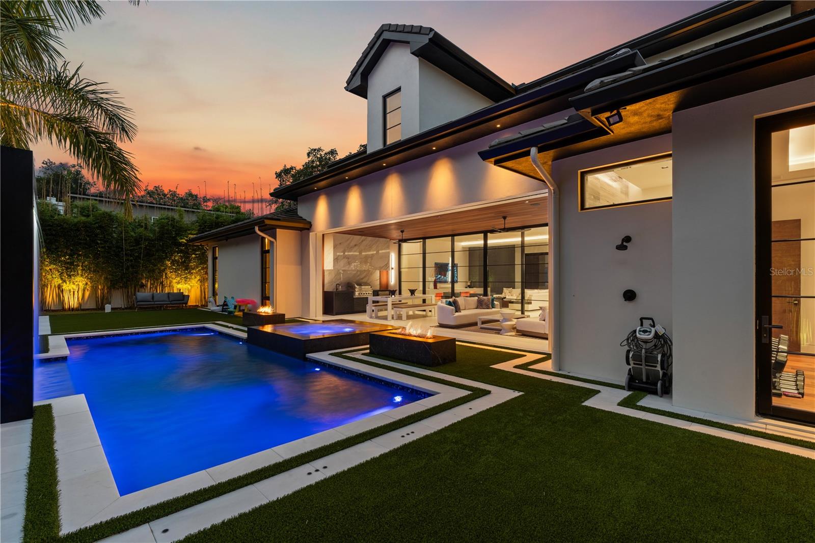 Image 5 of 52 For 1221 Richmond Road