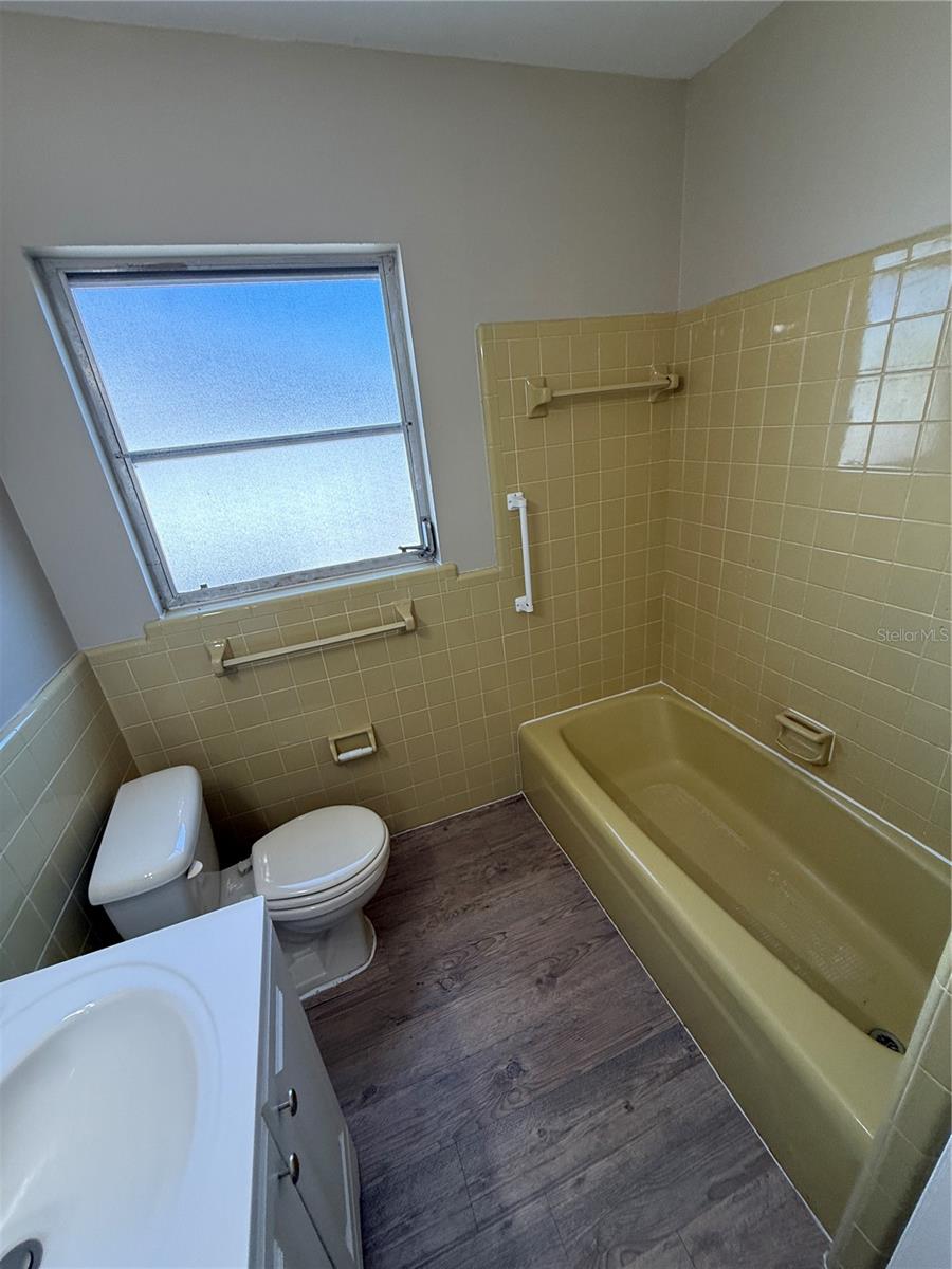 Image 18 of 23 For 3218 Oxford Drive W