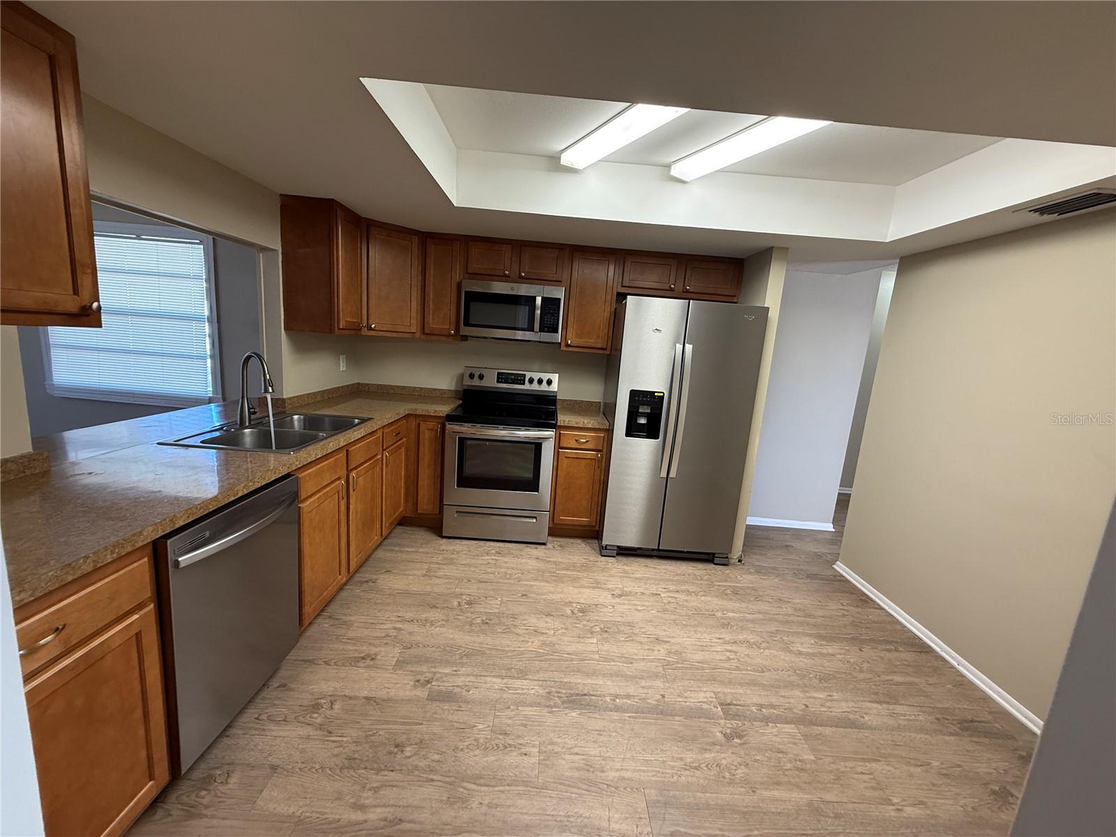 Image 2 of 23 For 3218 Oxford Drive W