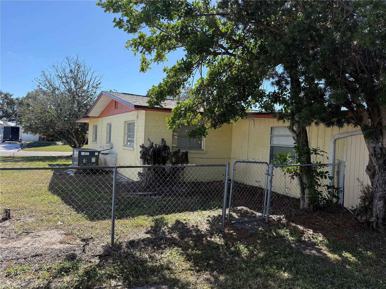 Image 21 of 23 For 3218 Oxford Drive W