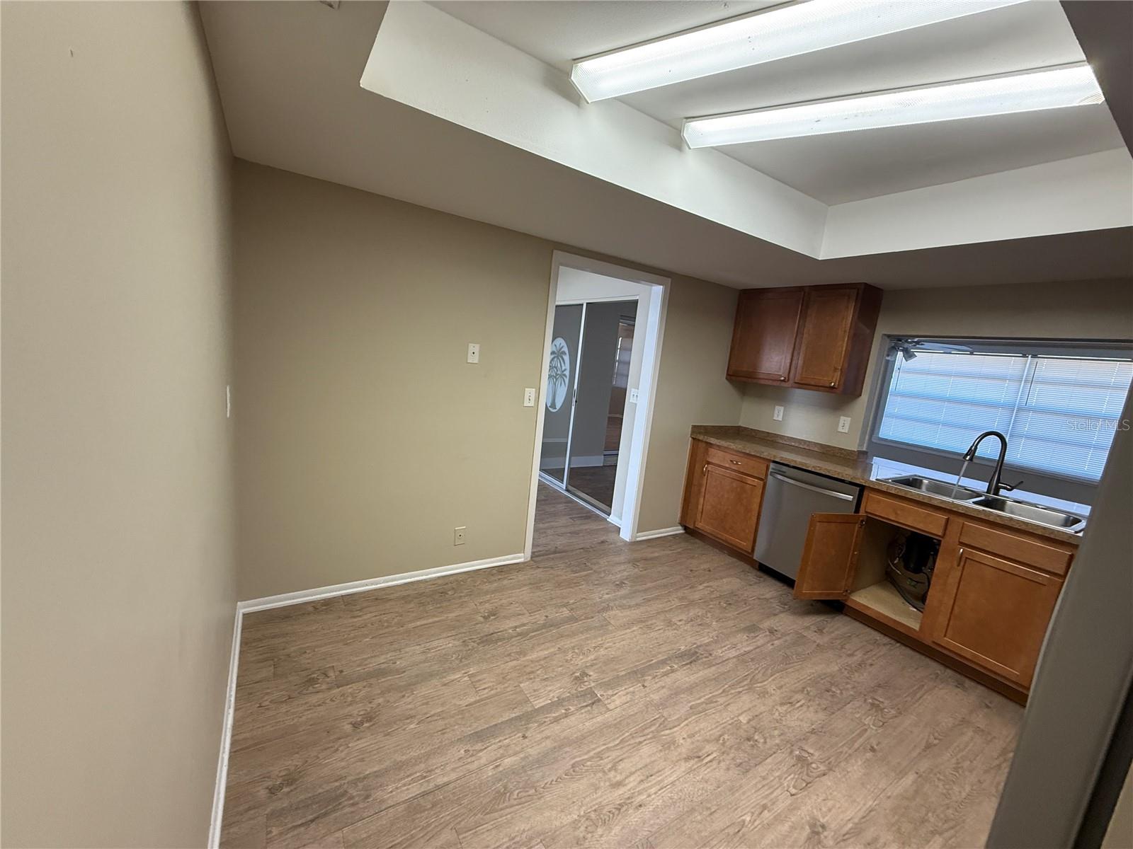 Image 3 of 23 For 3218 Oxford Drive W