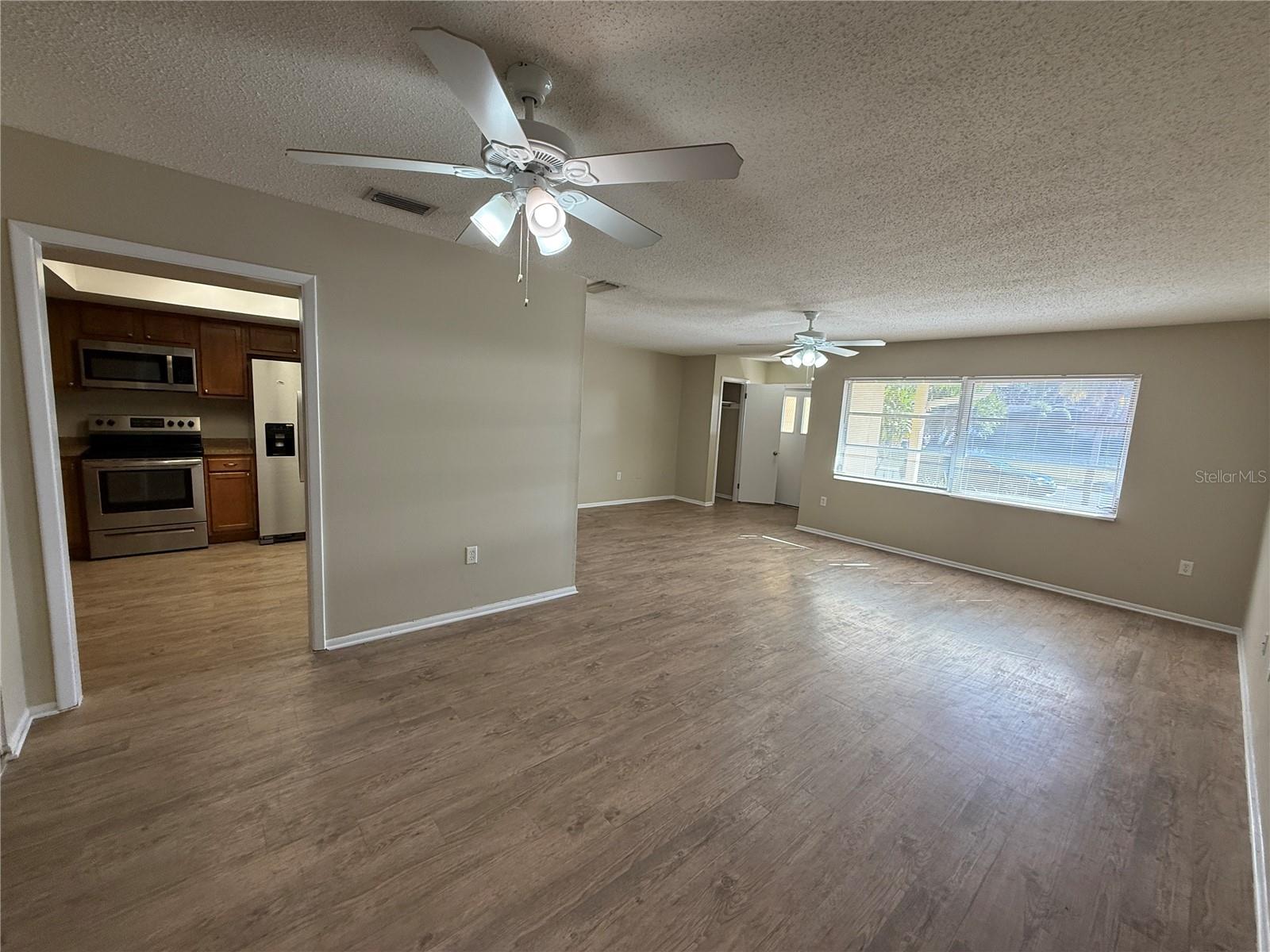 Image 4 of 23 For 3218 Oxford Drive W