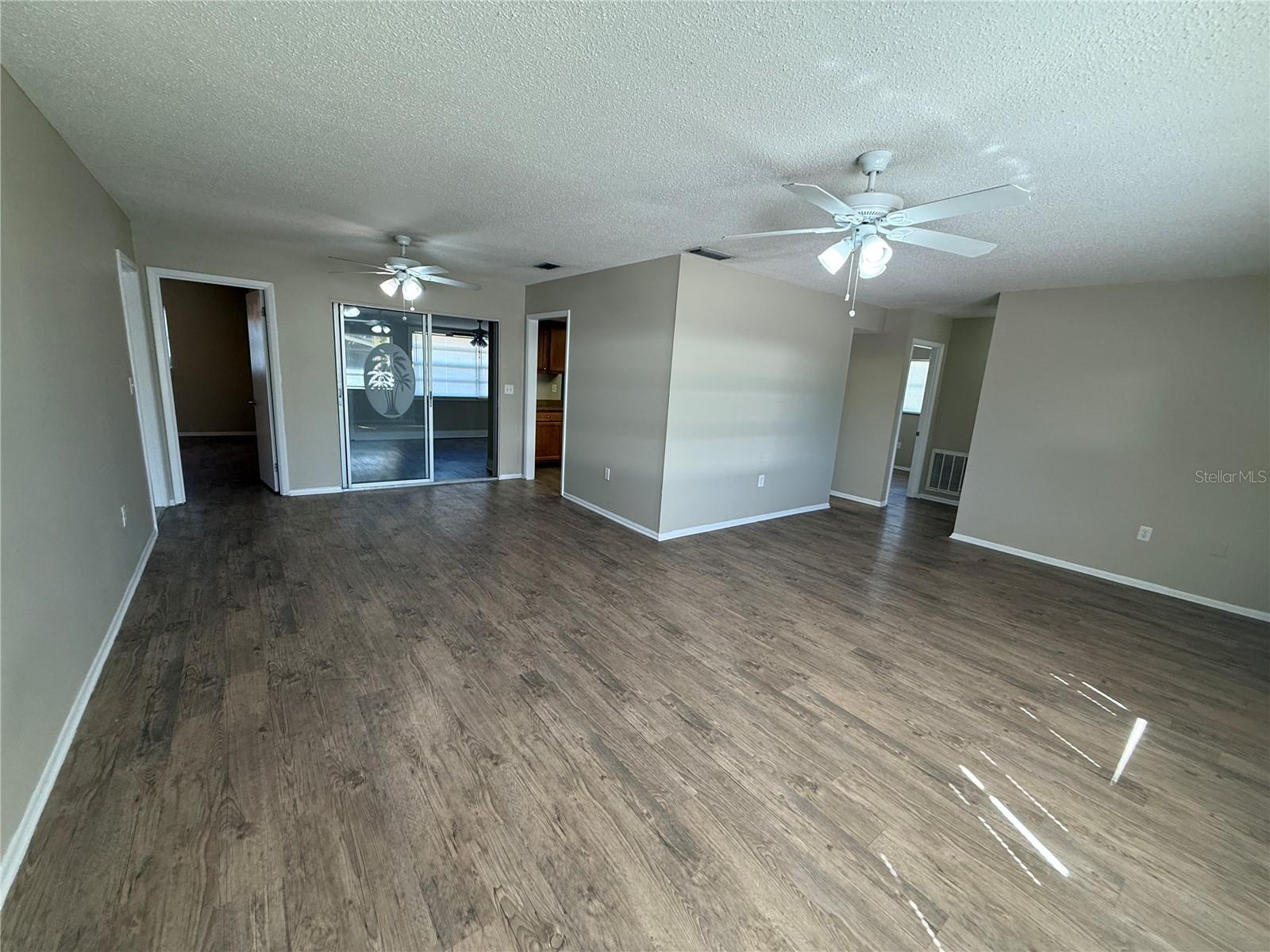 Image 6 of 23 For 3218 Oxford Drive W