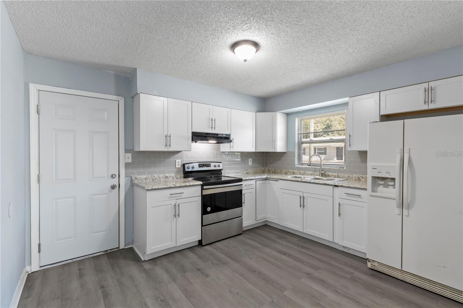 Image 6 of 17 For 1703 Birchwood Circle 1