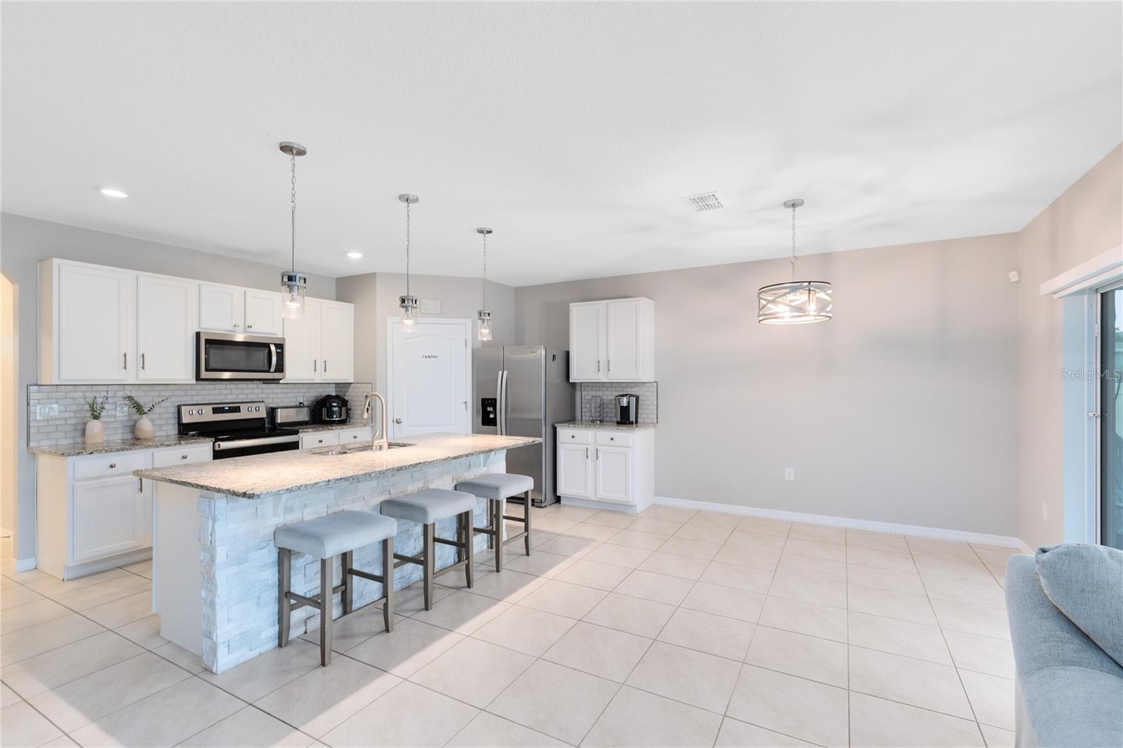 Image 4 of 30 For 1600 Spray Terrace