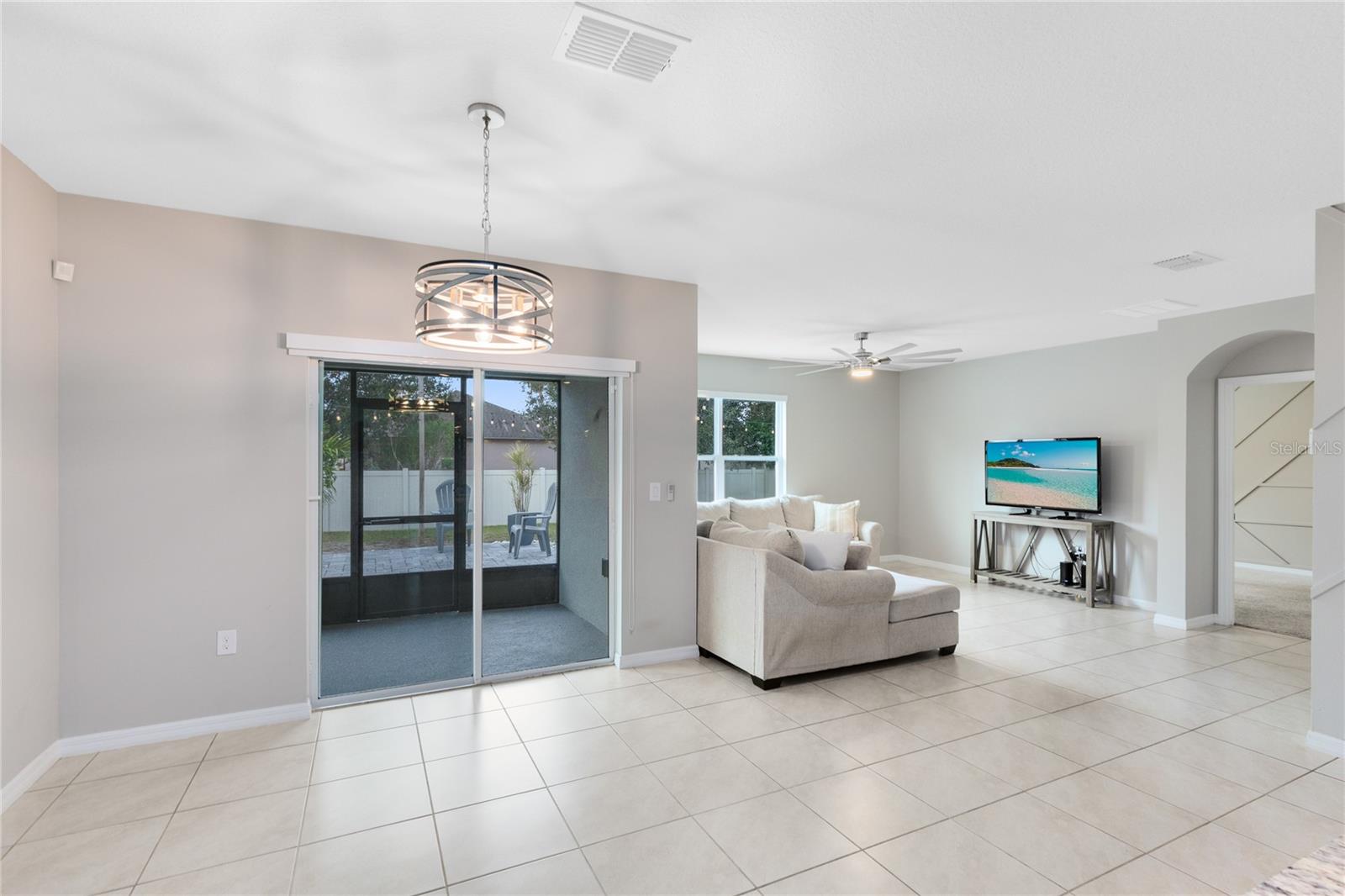 Image 6 of 30 For 1600 Spray Terrace