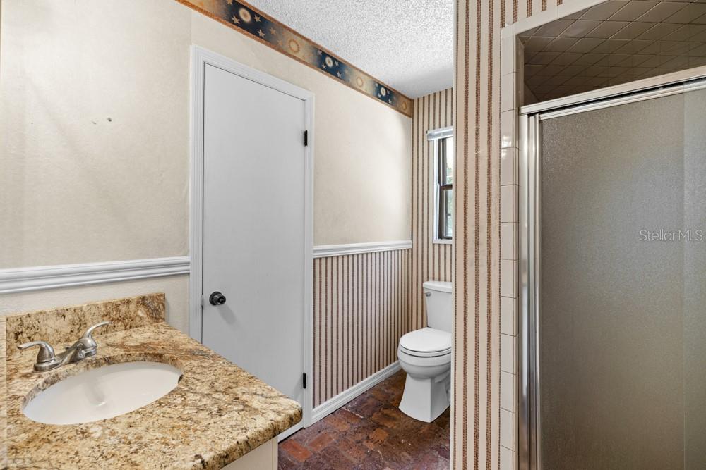 Image 15 of 79 For 19621 Lake Lincoln Lane