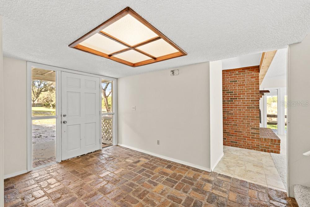 Image 16 of 79 For 19621 Lake Lincoln Lane