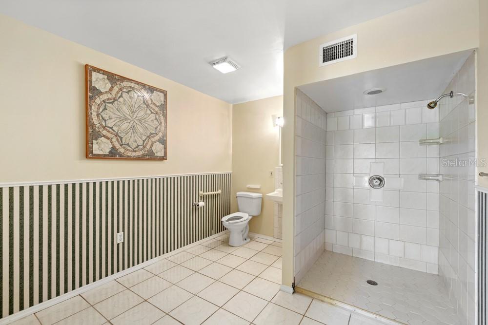 Image 22 of 79 For 19621 Lake Lincoln Lane