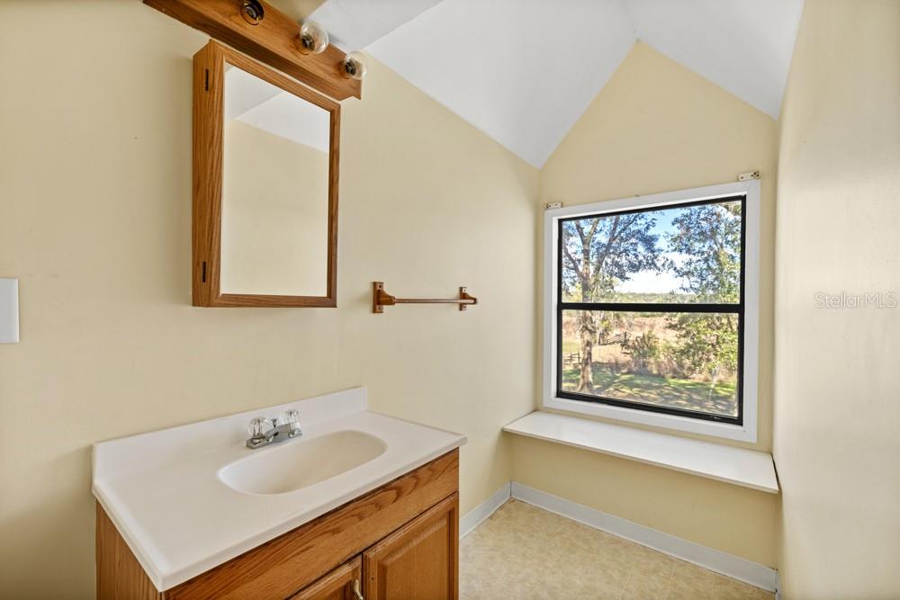 Image 28 of 79 For 19621 Lake Lincoln Lane