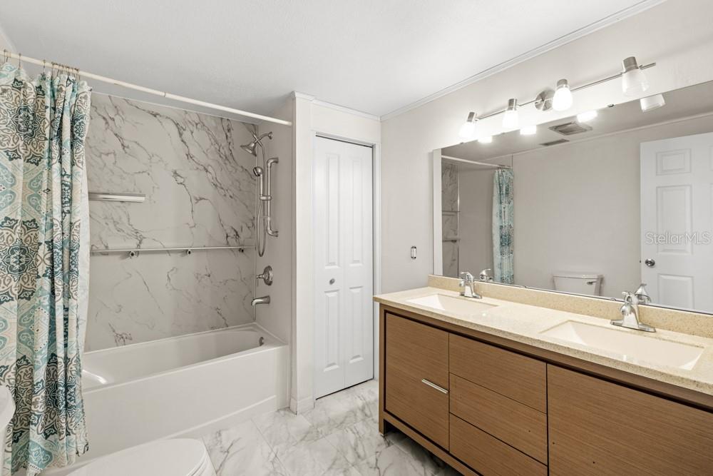 Image 32 of 79 For 19621 Lake Lincoln Lane