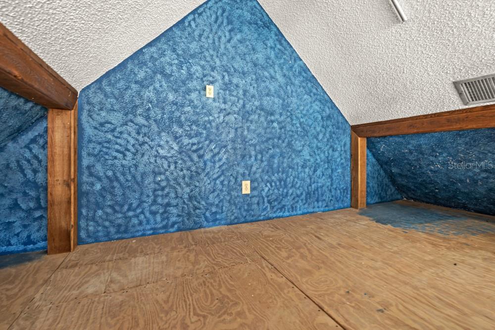 Image 38 of 79 For 19621 Lake Lincoln Lane