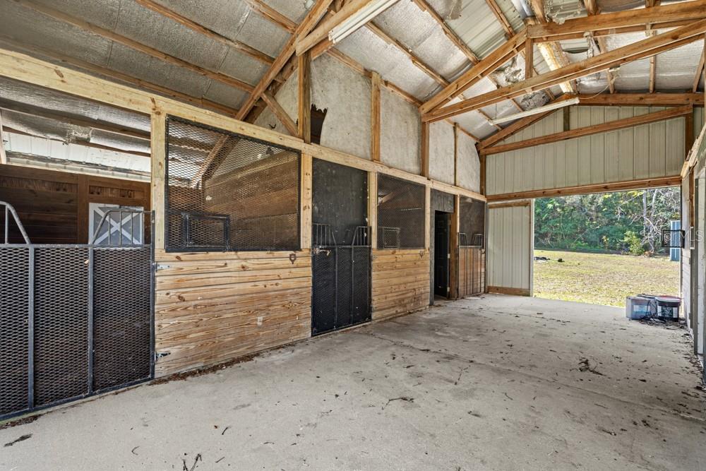 Image 47 of 79 For 19621 Lake Lincoln Lane