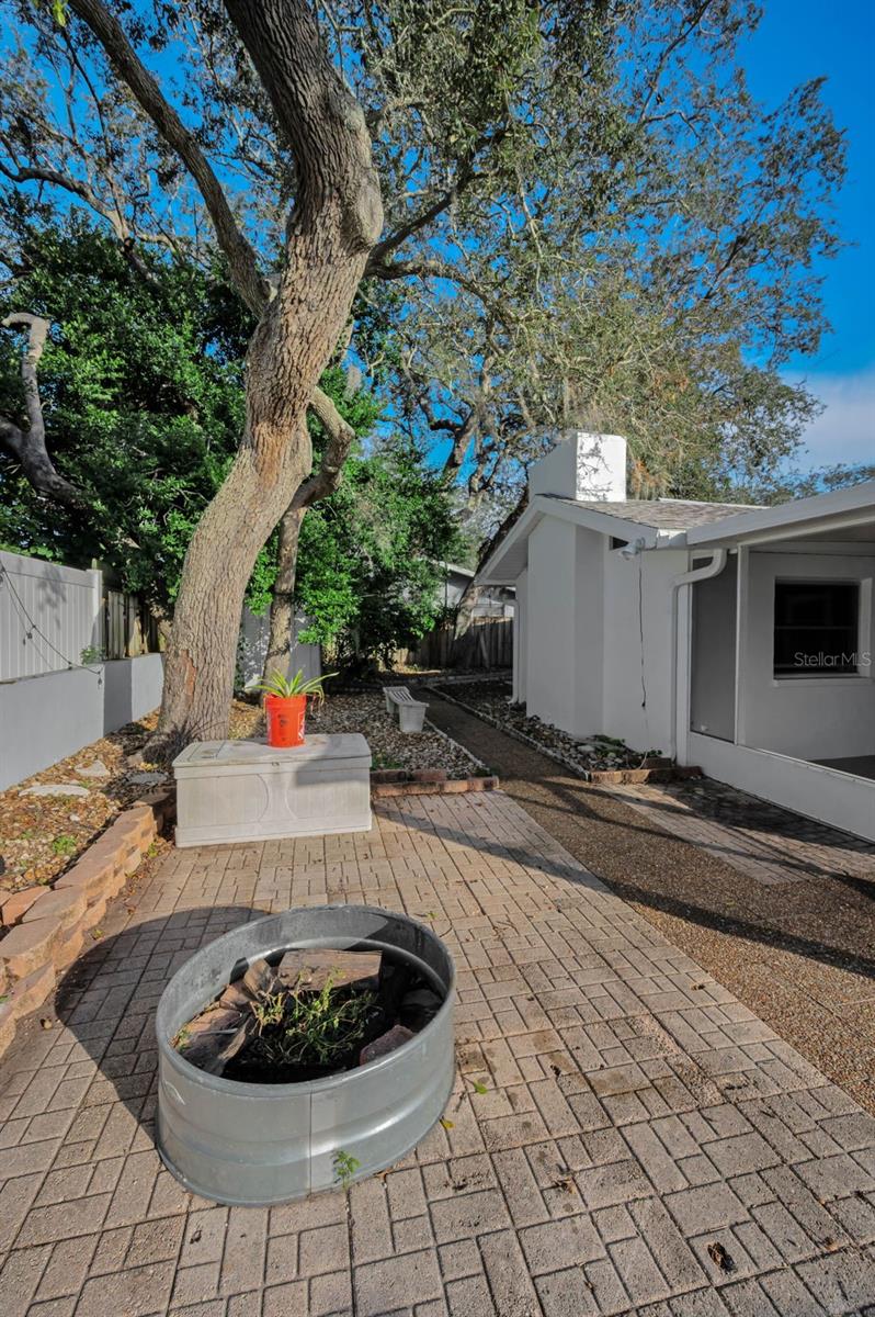 Image 10 of 51 For 14557 Apache Avenue