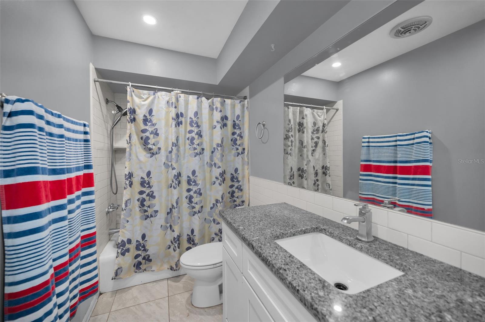 Image 18 of 51 For 14557 Apache Avenue