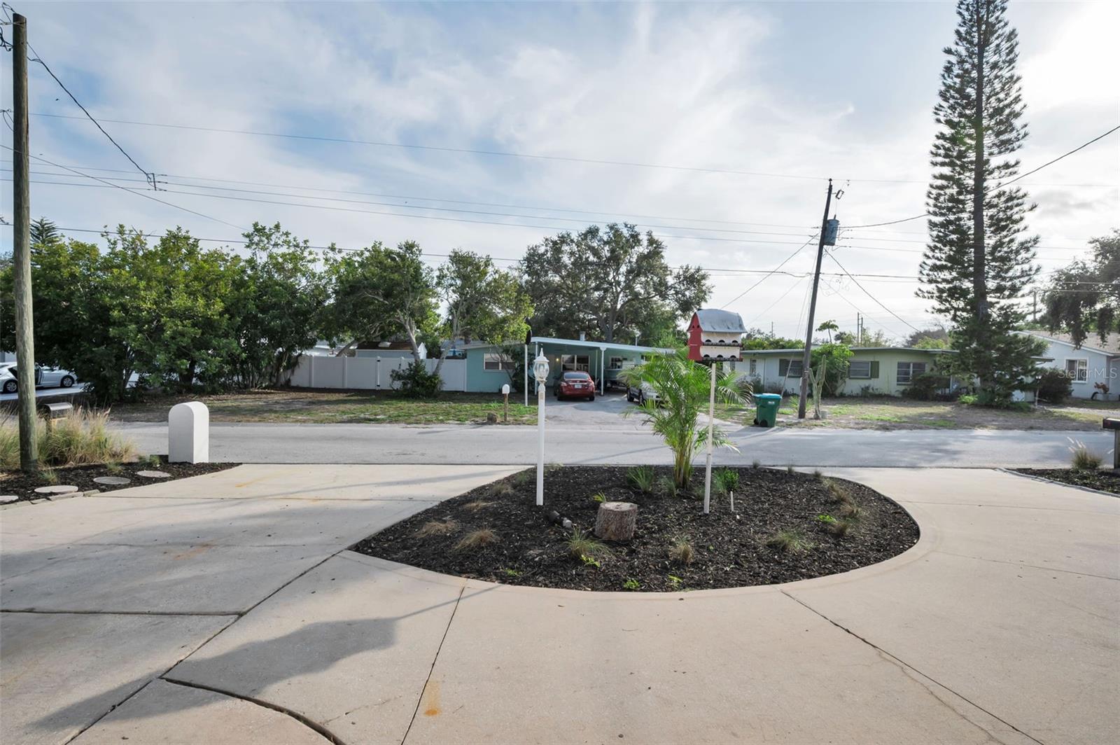 Image 21 of 51 For 14557 Apache Avenue