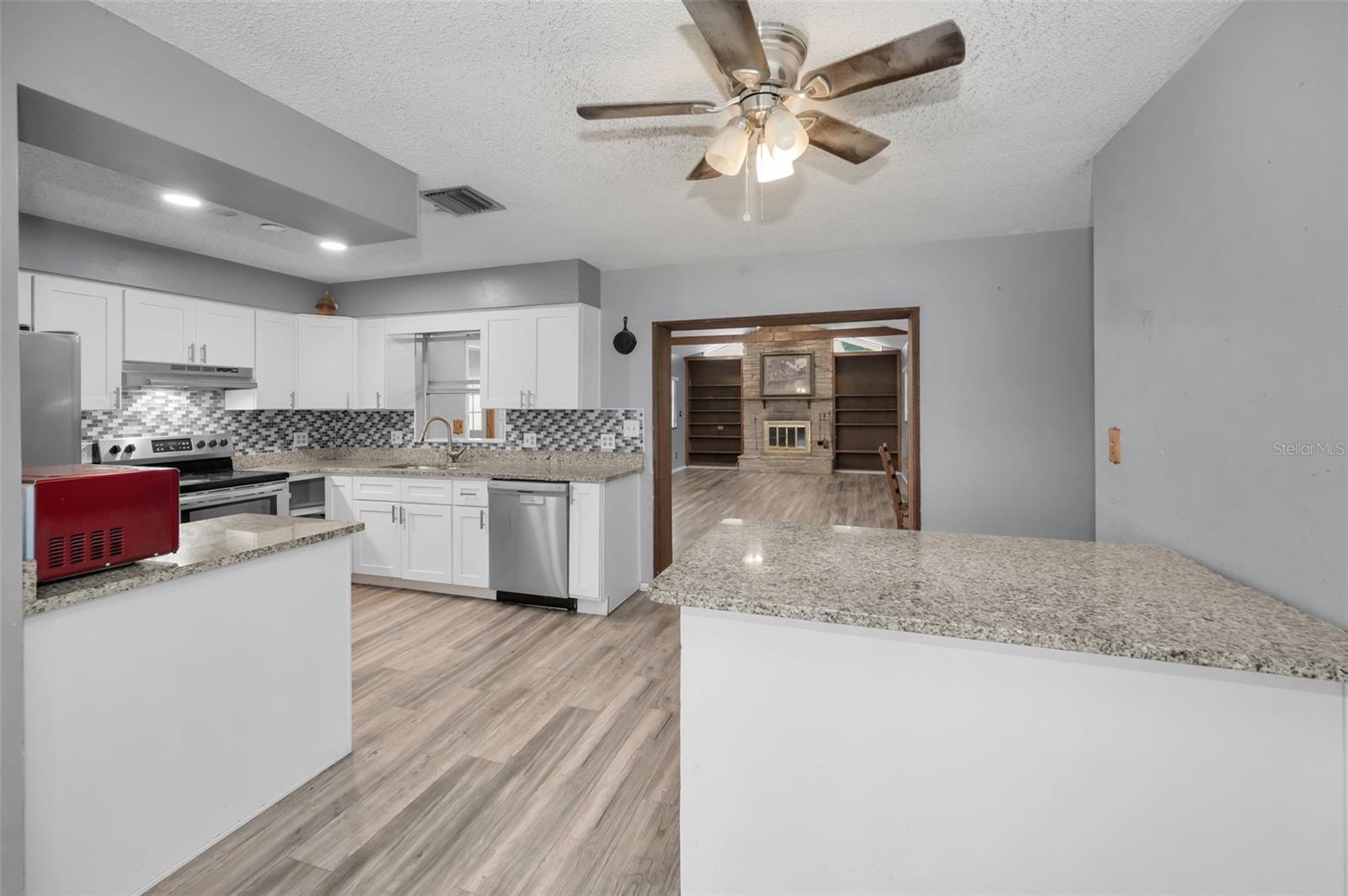 Image 29 of 51 For 14557 Apache Avenue