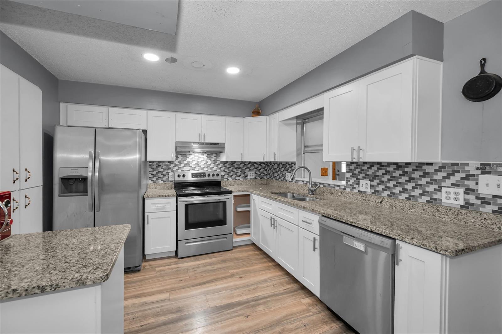 Image 30 of 51 For 14557 Apache Avenue