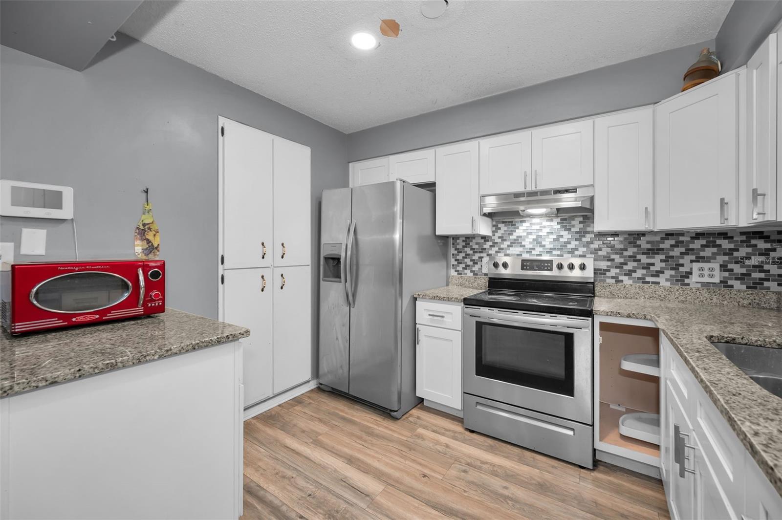 Image 32 of 51 For 14557 Apache Avenue