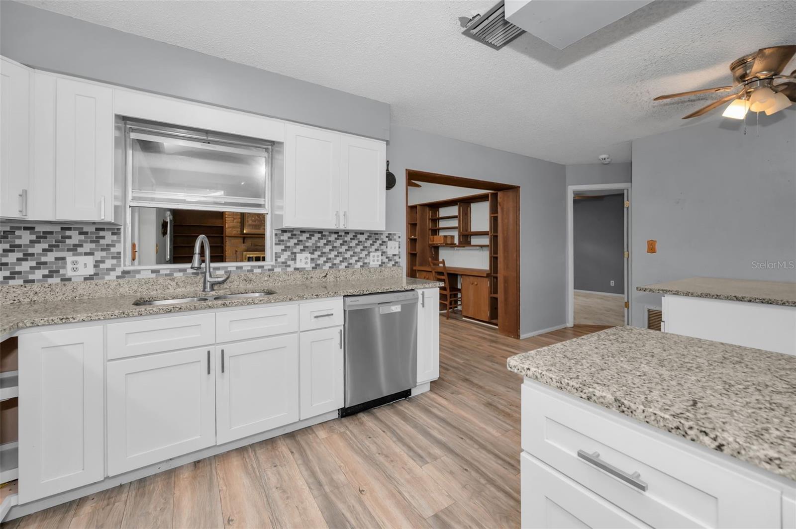 Image 33 of 51 For 14557 Apache Avenue