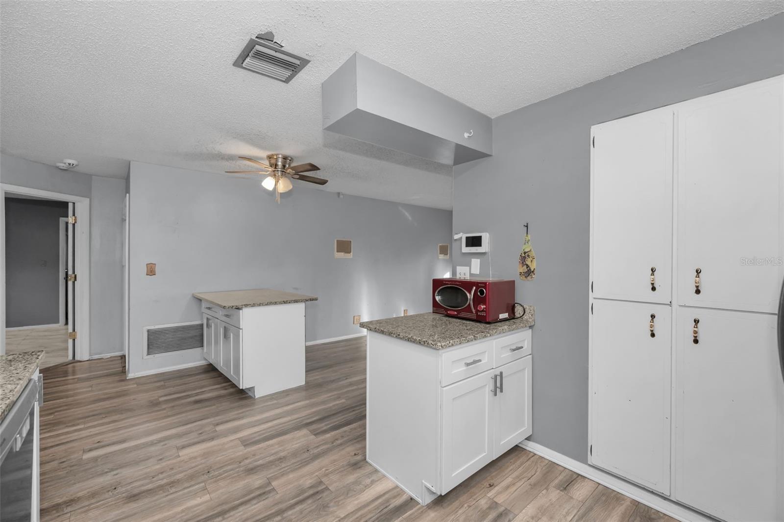 Image 34 of 51 For 14557 Apache Avenue