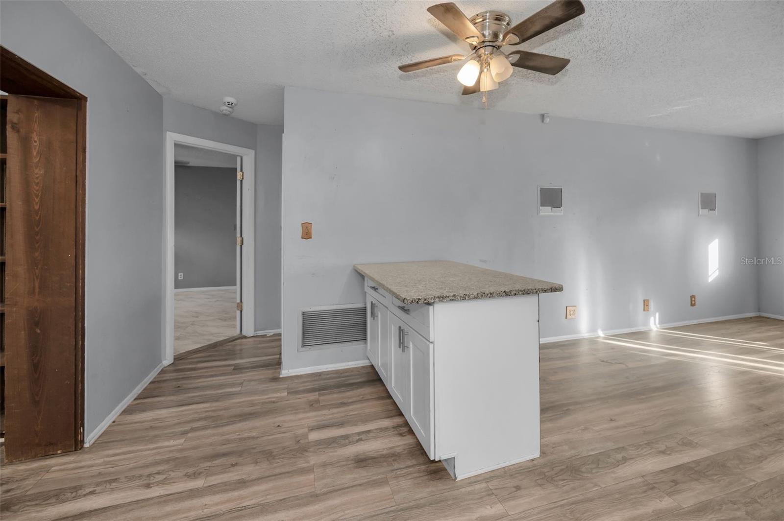 Image 35 of 51 For 14557 Apache Avenue