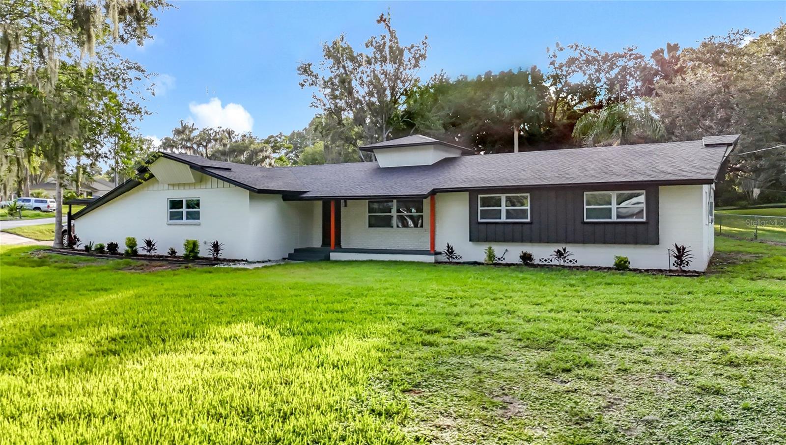 Image 2 of 51 For 1014 Oak Lane