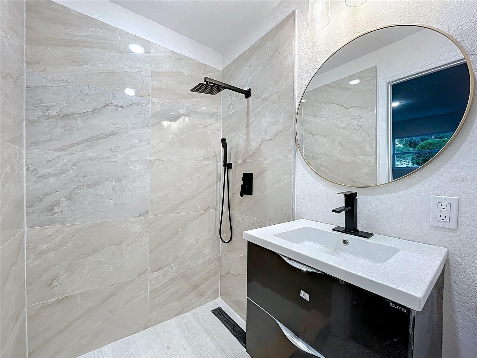 Image 4 of 51 For 1014 Oak Lane