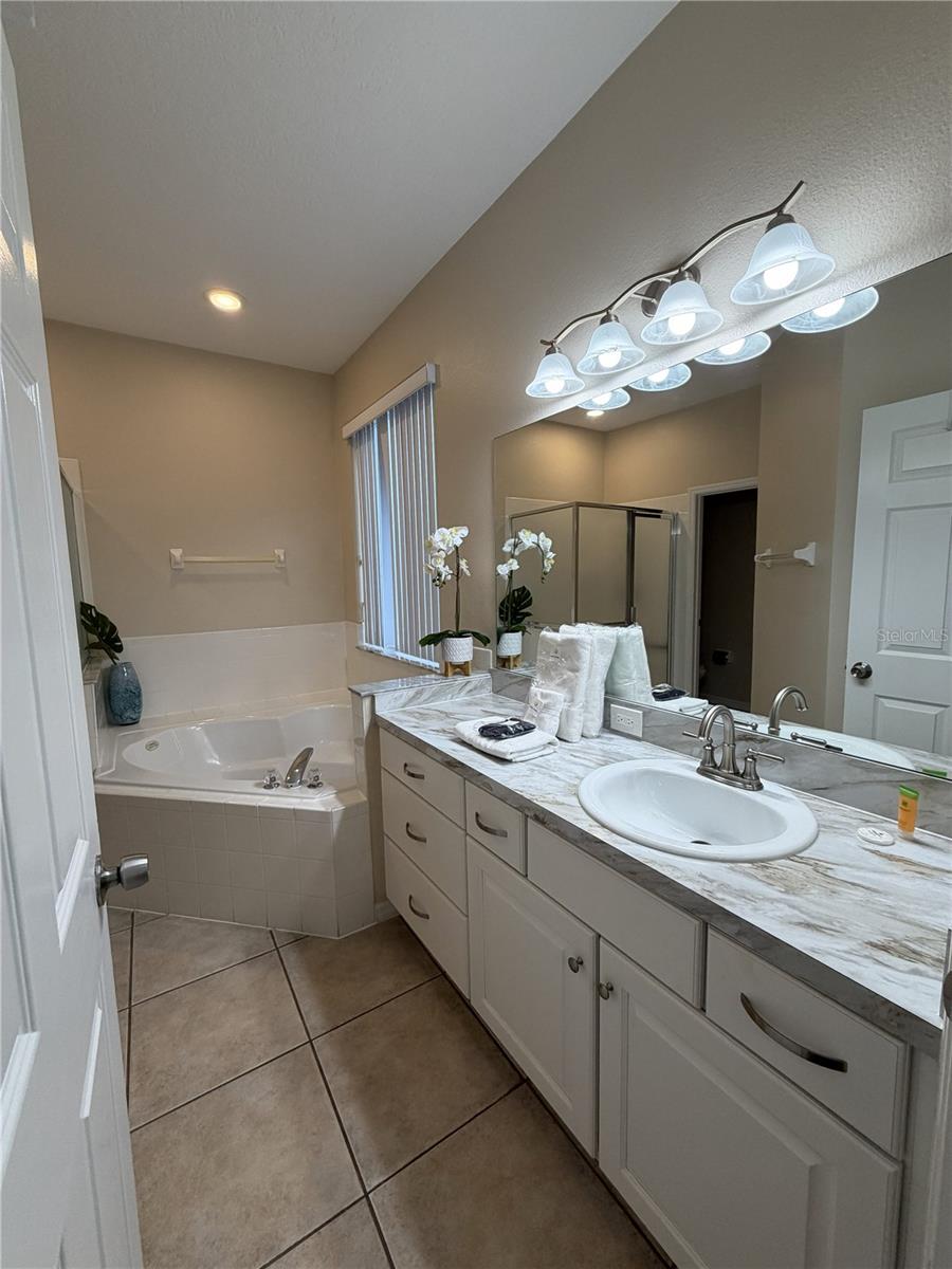 Image 17 of 49 For 1055 Lake Berkley Drive