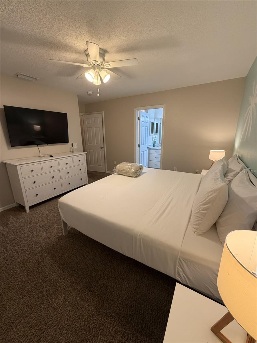 Image 33 of 49 For 1055 Lake Berkley Drive