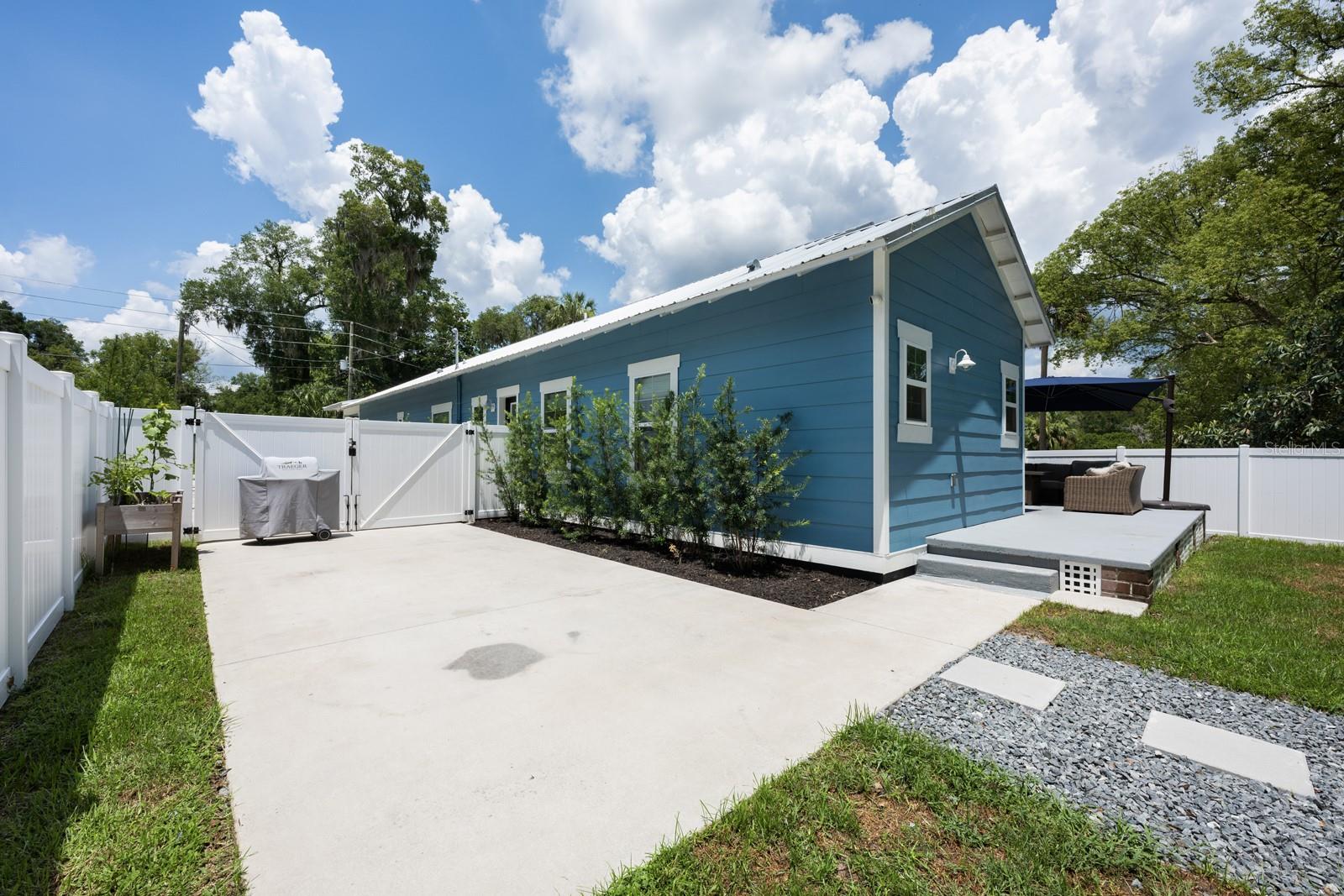 Image 21 of 27 For 141 Main Street