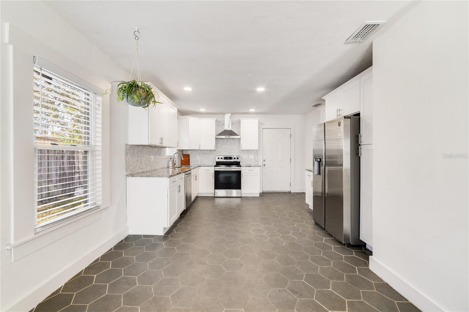 Image 11 of 36 For 2011 Dartmouth Avenue N