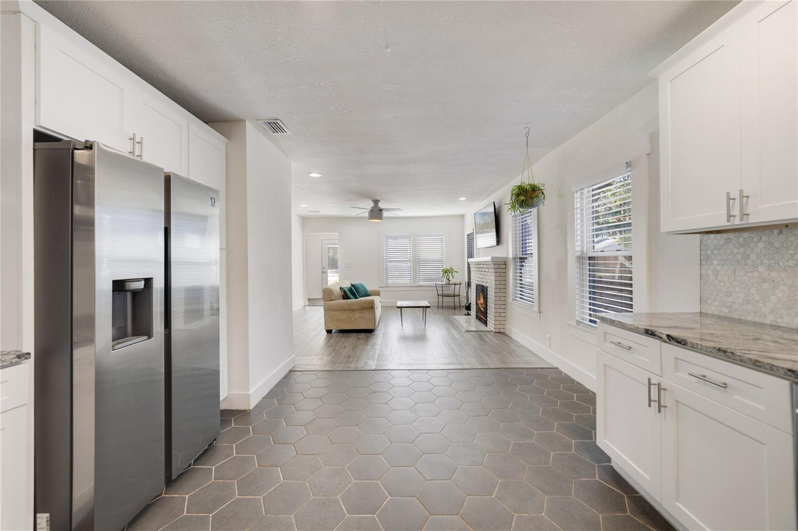 Image 13 of 36 For 2011 Dartmouth Avenue N