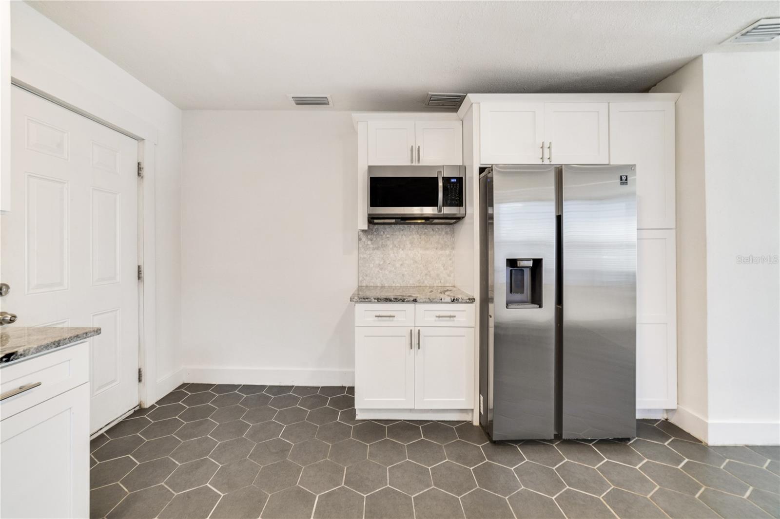 Image 14 of 36 For 2011 Dartmouth Avenue N