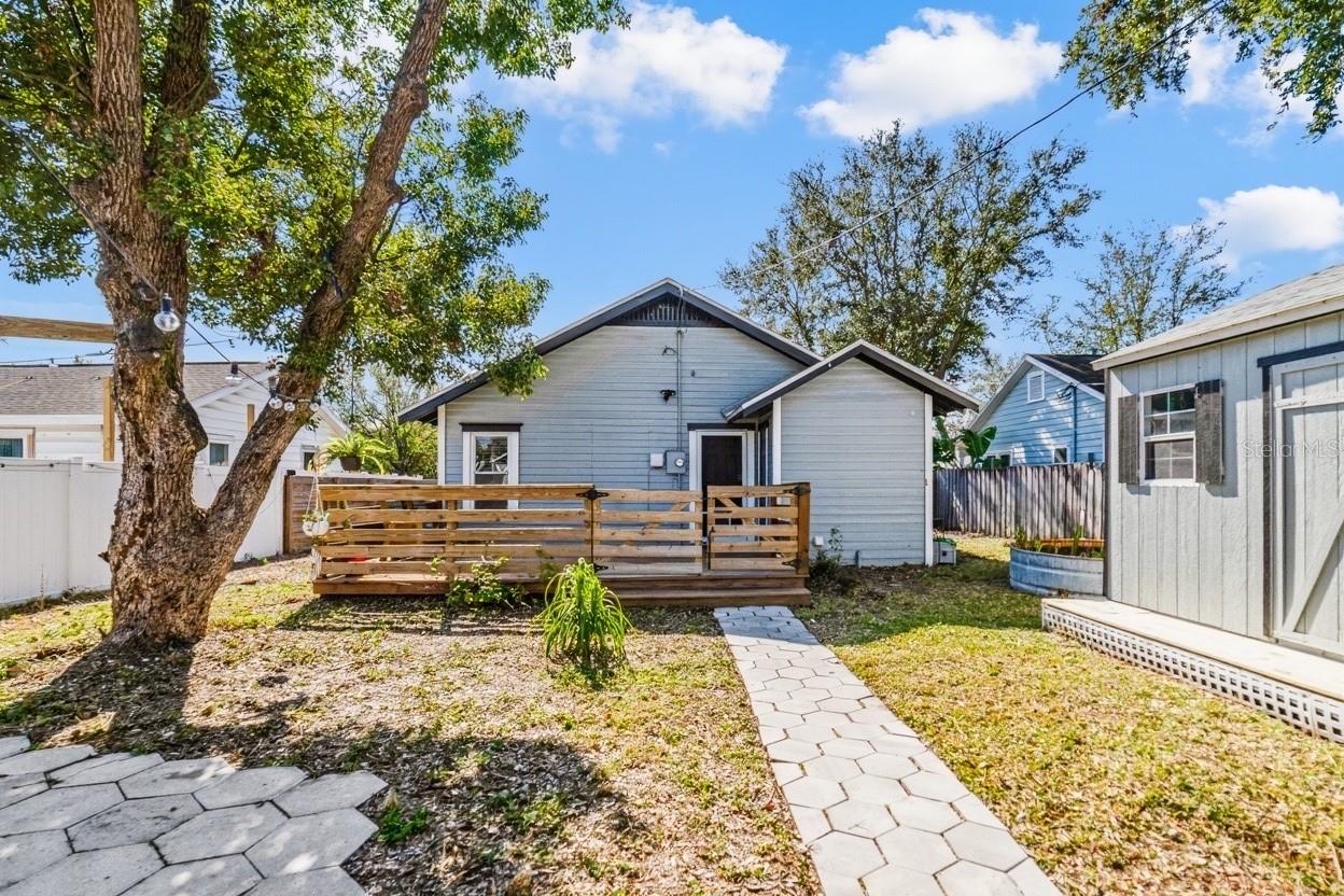 Image 24 of 36 For 2011 Dartmouth Avenue N