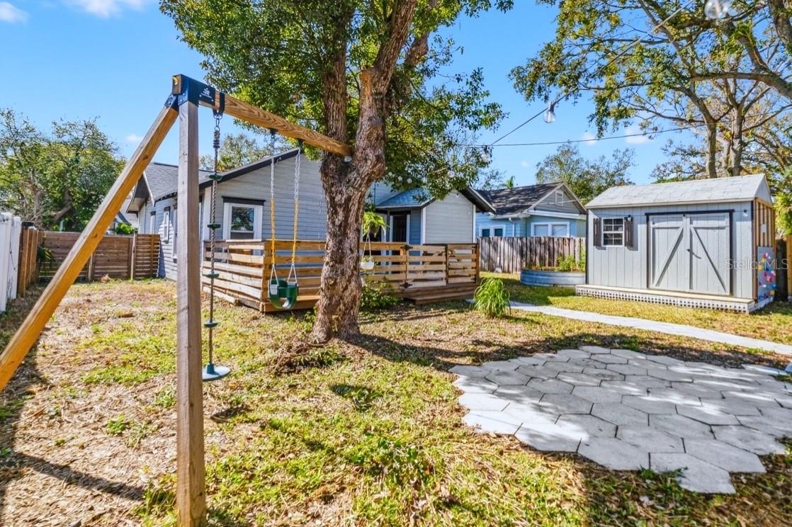 Image 25 of 36 For 2011 Dartmouth Avenue N