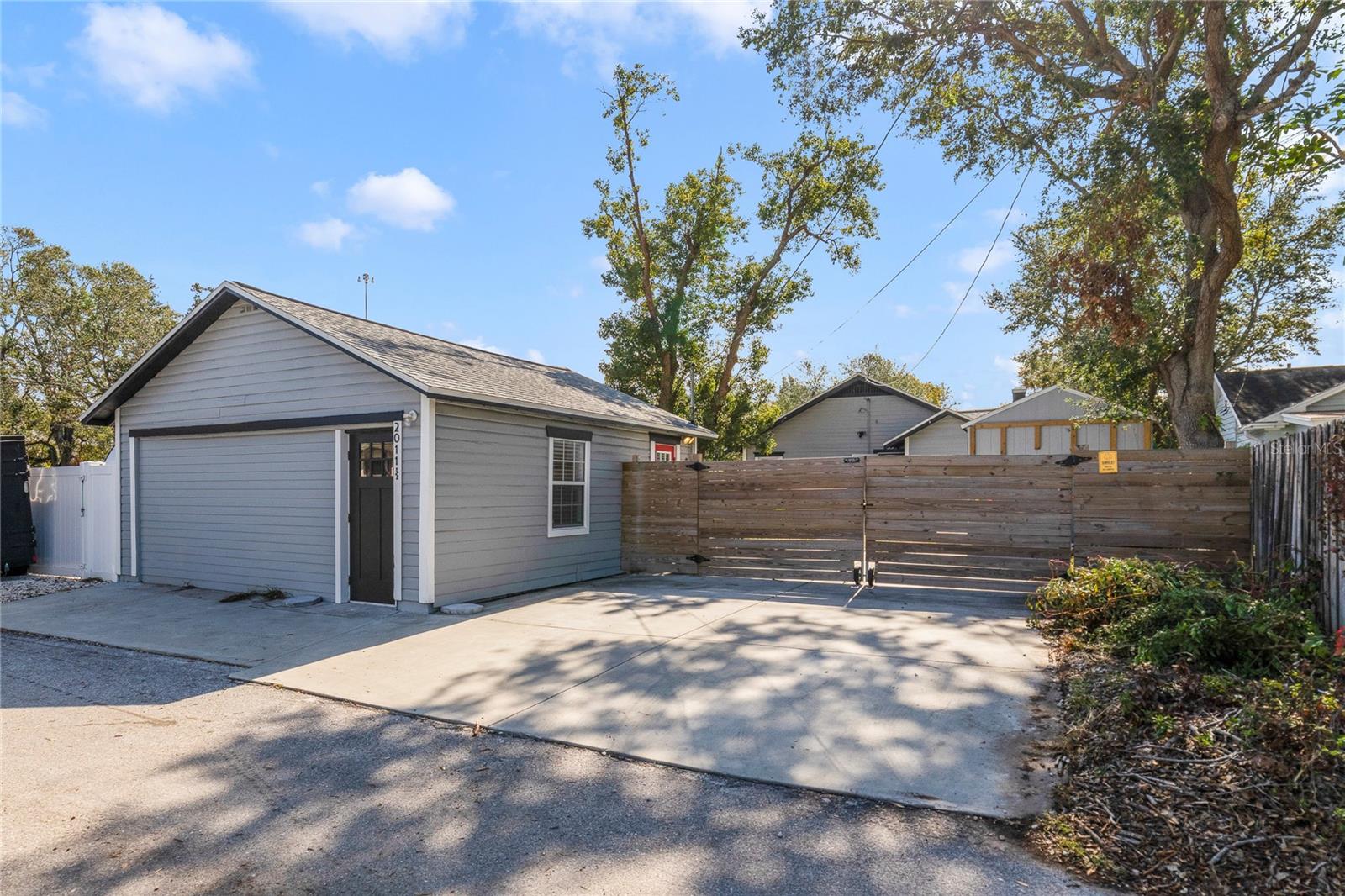 Image 28 of 36 For 2011 Dartmouth Avenue N