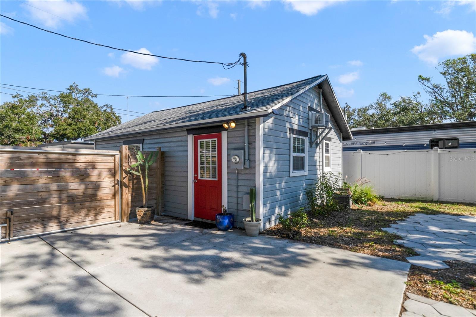 Image 29 of 36 For 2011 Dartmouth Avenue N