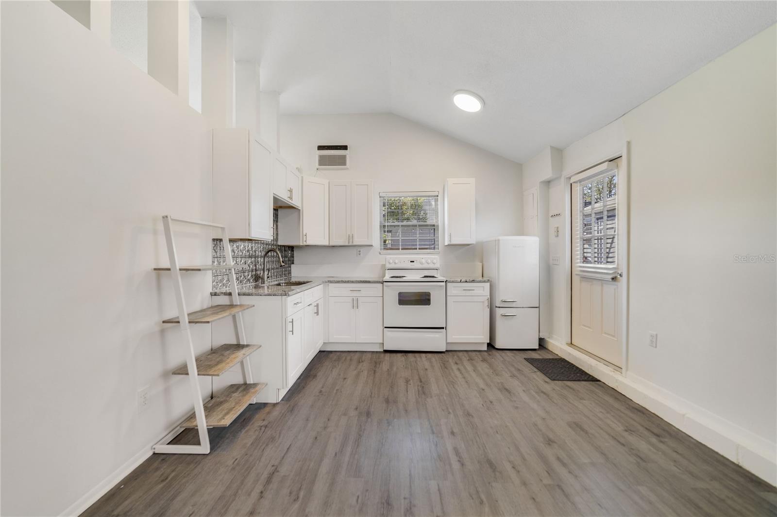 Image 32 of 36 For 2011 Dartmouth Avenue N