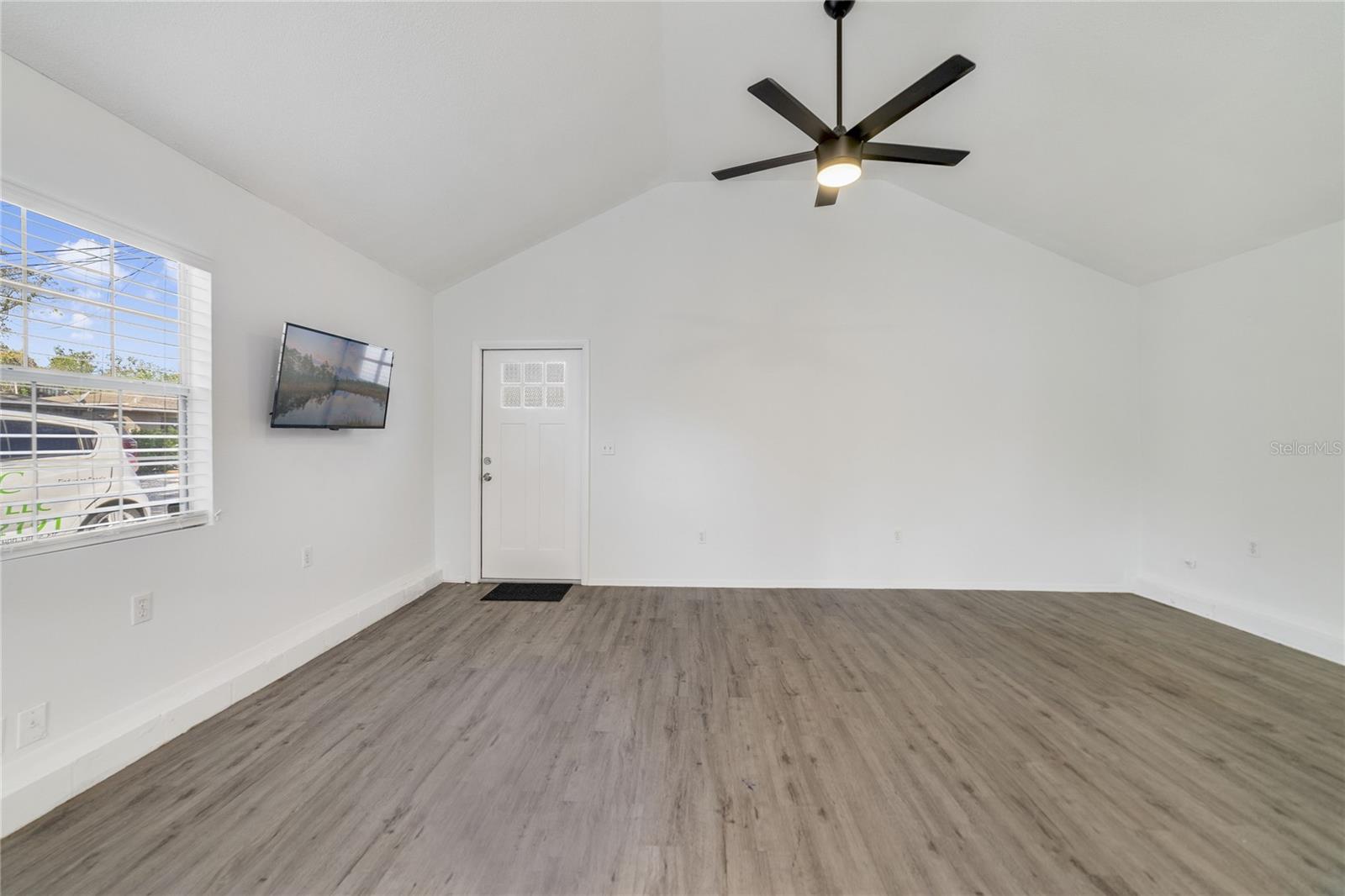 Image 35 of 36 For 2011 Dartmouth Avenue N