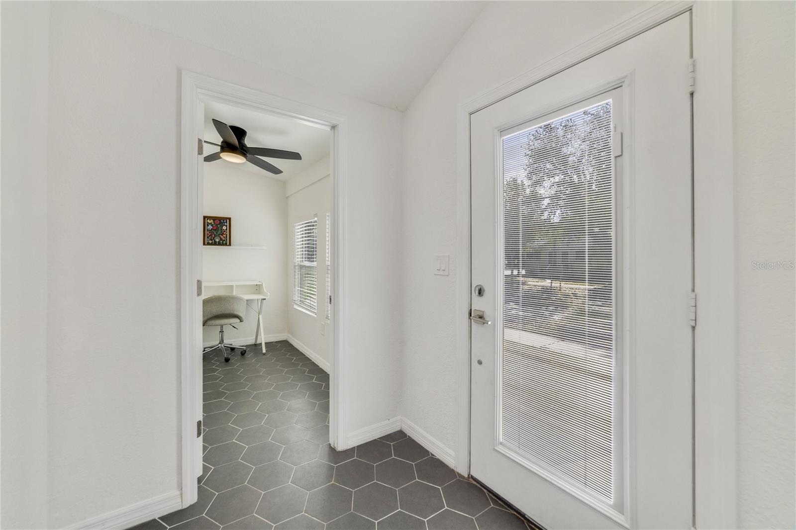 Image 5 of 36 For 2011 Dartmouth Avenue N