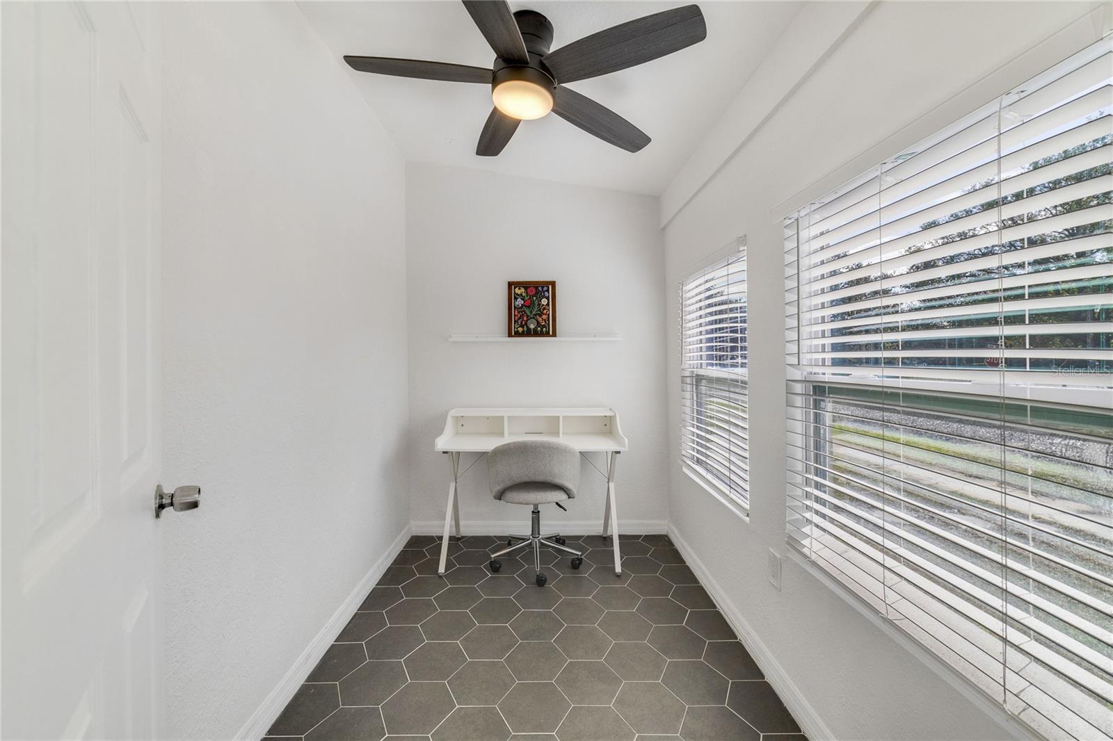 Image 6 of 36 For 2011 Dartmouth Avenue N